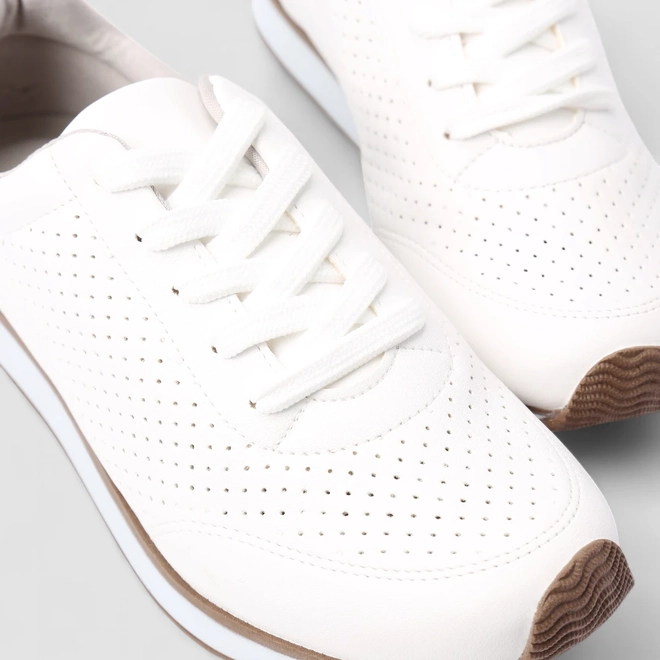 Tênis Via Marte Casual Detalhe Perfuros Branco