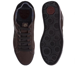 sapatenis marrom combina