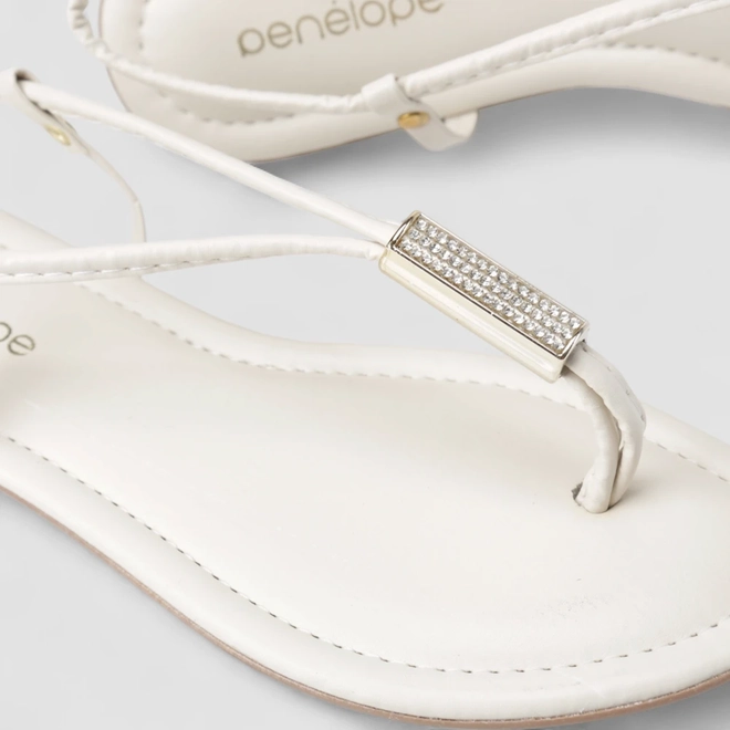 Sandália Rasteira Liberte Detalhe Strass Off White