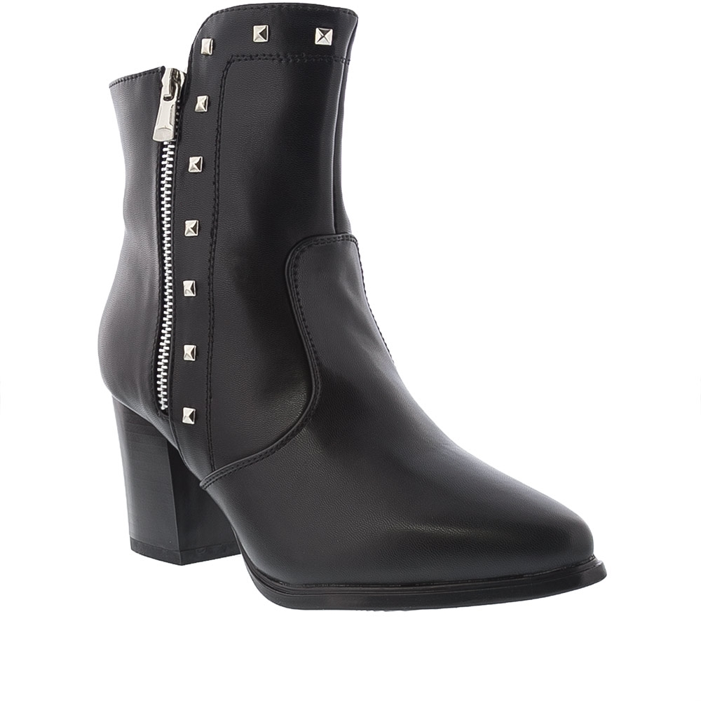ankle boot tachas