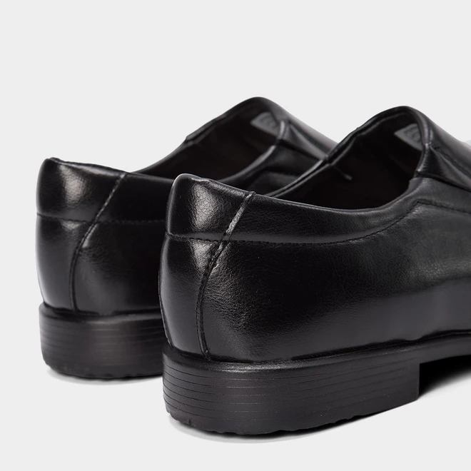 Sapato Social Woche Detalhe Recortes Preto