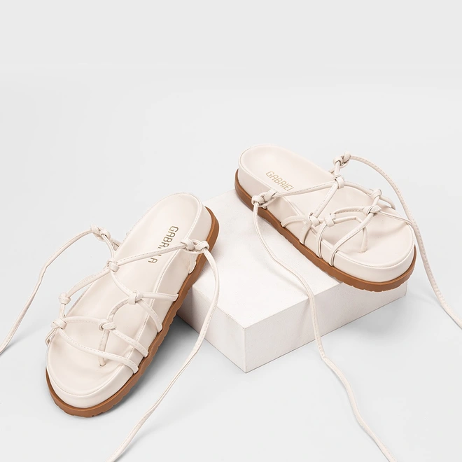 Sandália Rasteira Gabriela Amarração Nós Off White