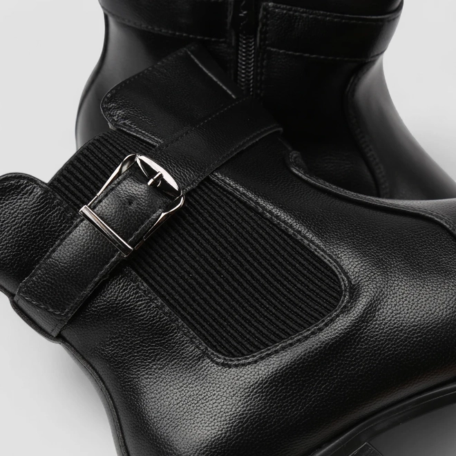 Bota Chelsea Mooncity Cano Curto Salto Bloco Detalhe Fivela Preto