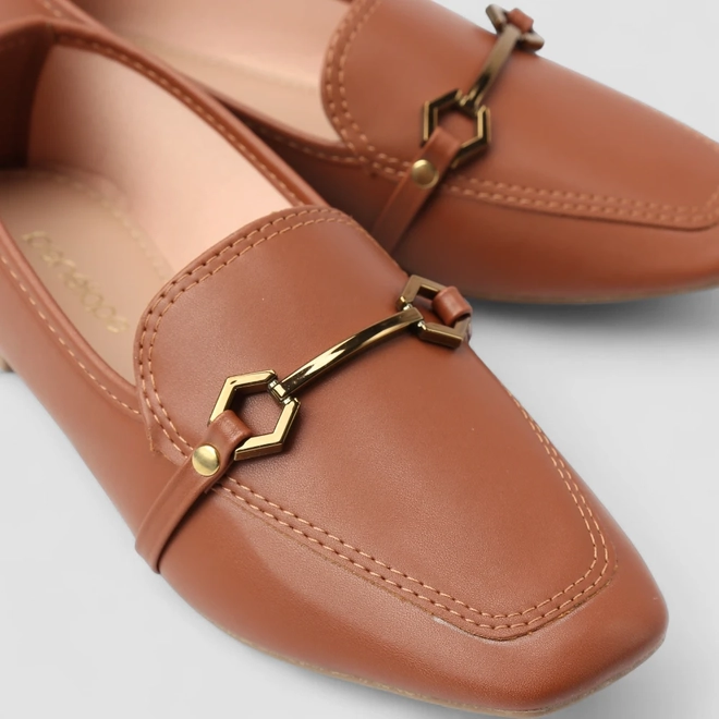 Mocassim Gabriela Fivela Elos Hexágonais Caramelo