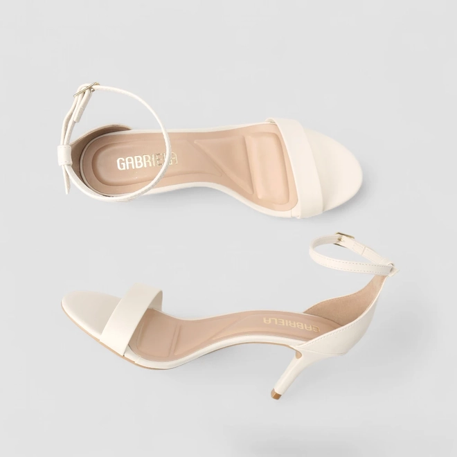 Sandália Gabriela Salto Fino Fivela Off White