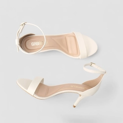 Sandália Gabriela Salto Fino Fivela Off White