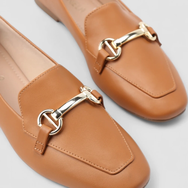 Mocassim Gabriela Detalhe Fivela Elos Caramelo