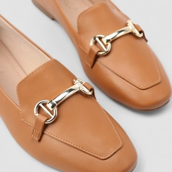 Mocassim Gabriela Detalhe Fivela Elos Caramelo