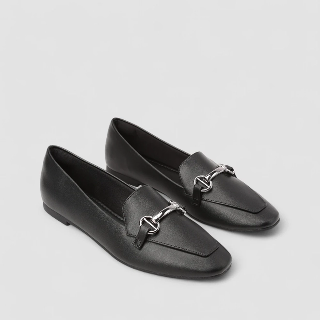 Mocassim Feminino Gabriela Enfeite Metálico Preto