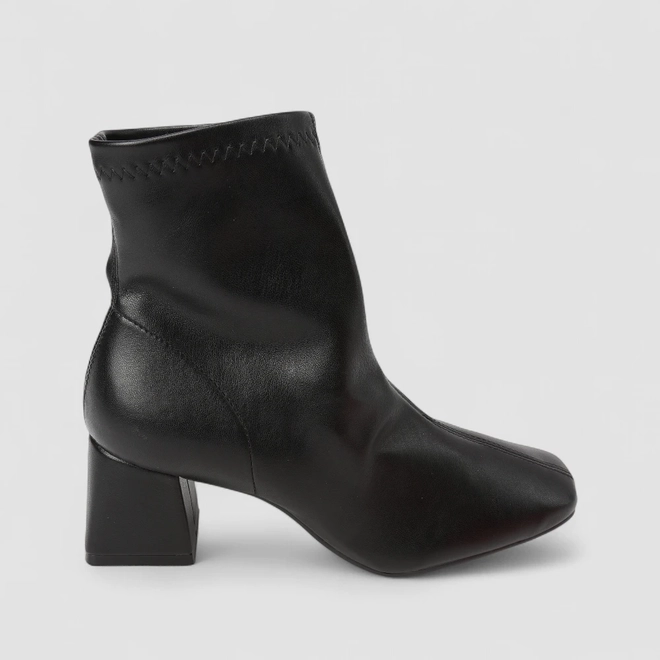 Bota Feminina Bebecê Cano Curto Salto Bloco Detalhe Pespontos Preto