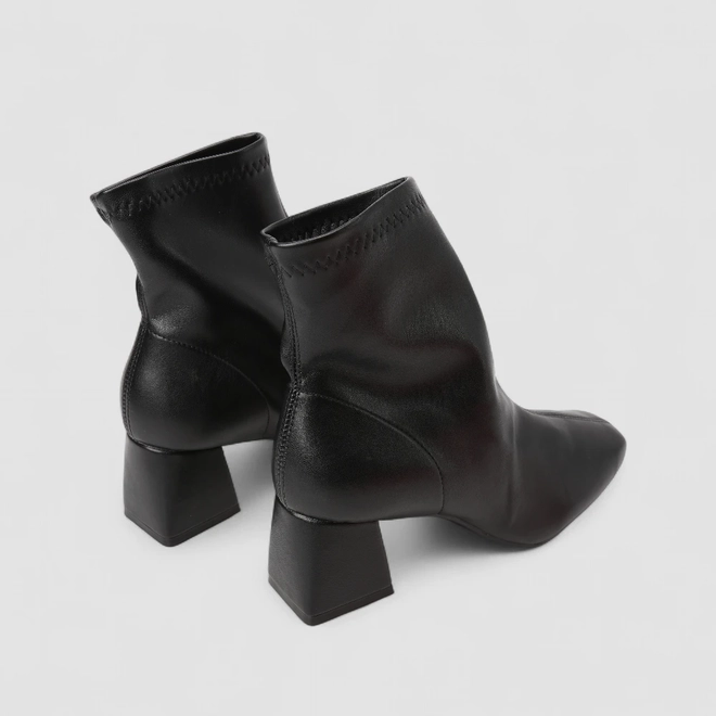 Bota Feminina Bebecê Cano Curto Salto Bloco Detalhe Pespontos Preto