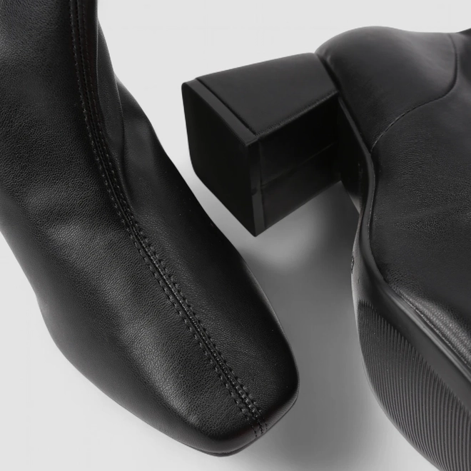 Bota Feminina Bebecê Cano Curto Salto Bloco Detalhe Pespontos Preto