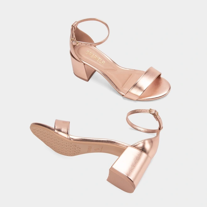 Sandália Gabriela Essenciais Salto Bloco Tira Metalizado Rose Gold