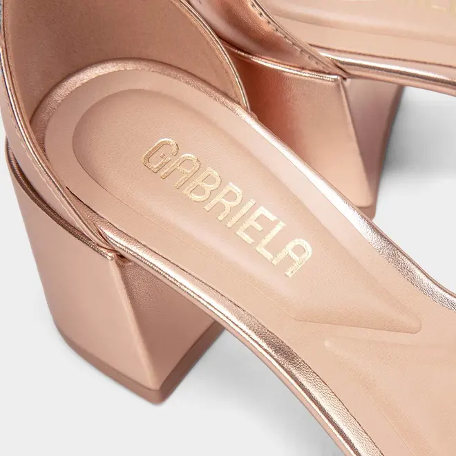 Sandália Gabriela Essenciais Salto Bloco Tira Metalizado Rose Gold