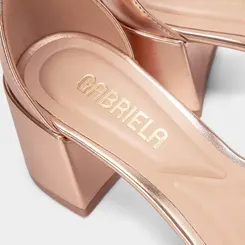 Sandália Gabriela Essenciais Salto Bloco Tira Metalizado Rose Gold