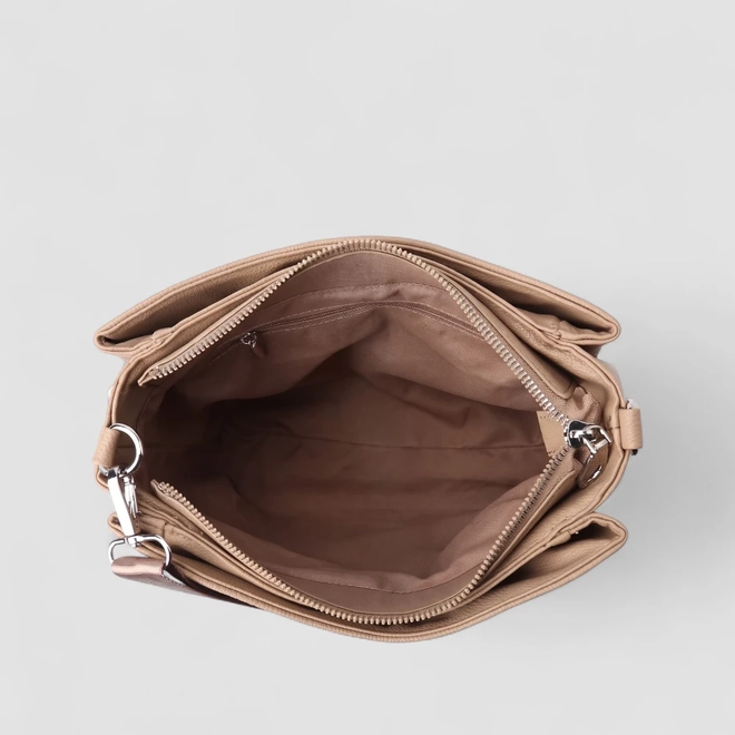 Bolsa Tiracolo Média Penélope Detalhe Divisórias Marrom