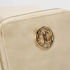Carteira Feminina Gabriela Detalhe Logo Texturizado Off White