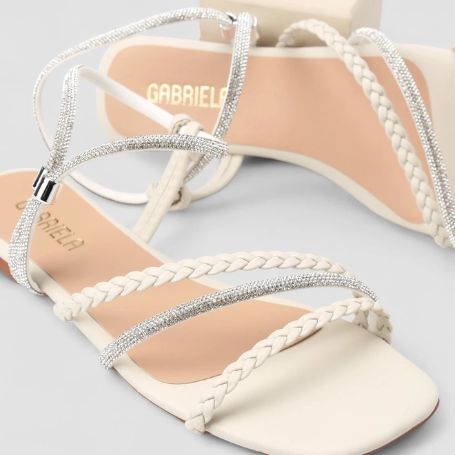 Sandália Rasteira Feminina Gabriela Strass Multi Tiras Off White