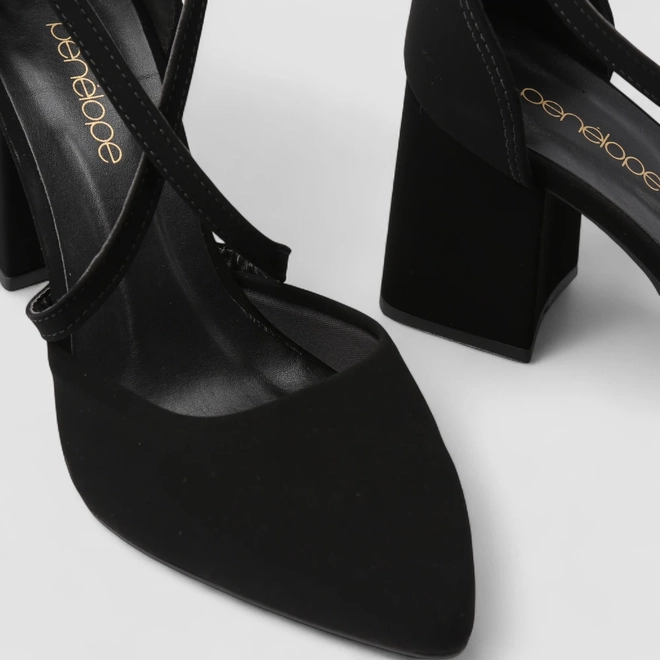 Scarpin Feminino Penélope Salto Bloco Tiras Cruzadas Nobuck Preto