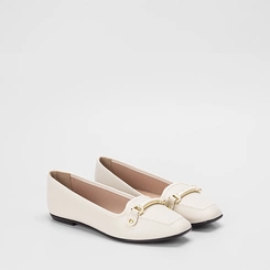 Mocassim Feminino Moleca Detalhe Aplicação Metalizada Off White