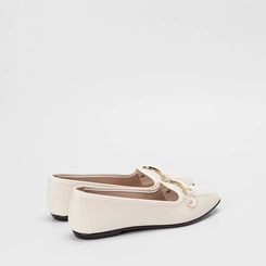 Mocassim Feminino Moleca Detalhe Aplicação Metalizada Off White