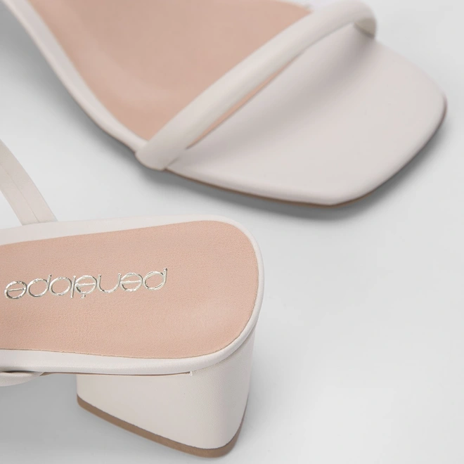 Tamanco Feminino Penélope Salto Geométrico Off White