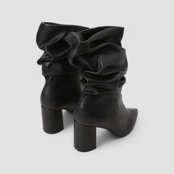 Bota Slouchy Feminina Gabriela Cano Médio Salto Grosso Drapeado Preto