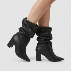 Bota Slouchy Feminina Gabriela Cano Médio Salto Grosso Drapeado Preto