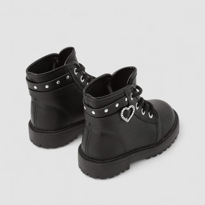 Bota Coturno Molekinha Bebê Coração Rebites Preto