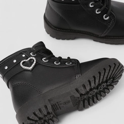 Bota Coturno Molekinha Bebê Coração Rebites Preto