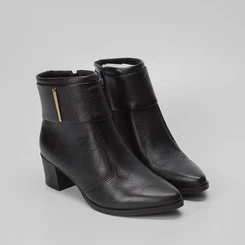 Ankle Boot Pegada Couro Detalhe Tira Preto