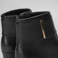 Ankle Boot Pegada Couro Detalhe Tira Preto