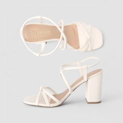Sandália Feminina Penélope Salto Bloco Tira Cruzada Detalhe Nó Off White