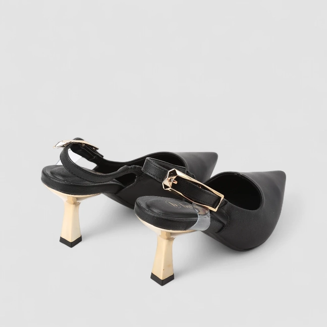 Scarpin Slingback Bebecê Salto Taça Fivela Metalizada Preto
