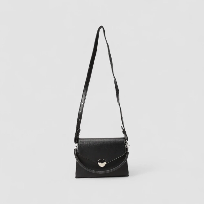 Bolsa Transversal Média Feminina Gabriela Detalhe Coração Preto