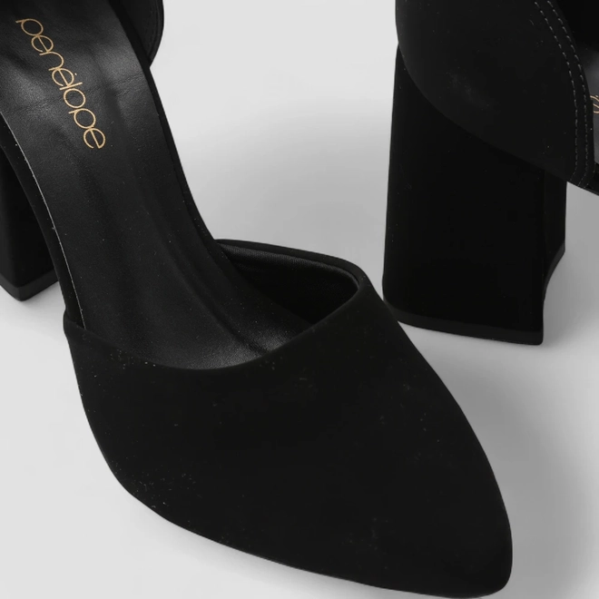 Scarpin Boneca Penélope Aberto Salto Grosso Nobuck Preto