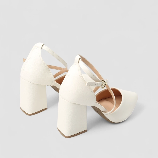 Scarpin Feminino Penélope Salto Bloco Tiras Cruzadas Off White