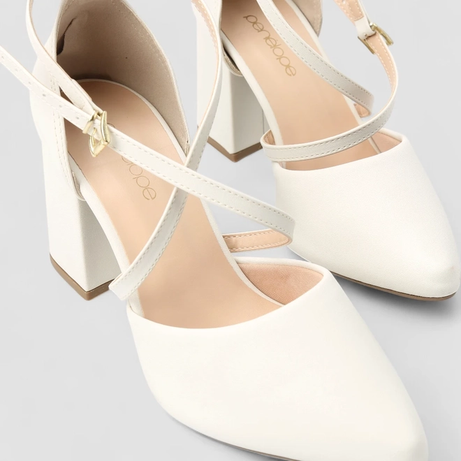 Scarpin Feminino Penélope Salto Bloco Tiras Cruzadas Off White
