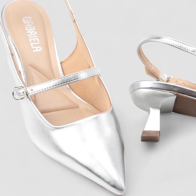 Scarpin Boneca Slingback Gabriela Salto Taça Fivelas Prata