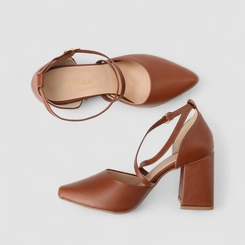 Scarpin Feminino Penélope Salto Bloco Tiras Cruzadas Caramelo