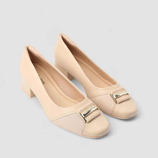 Scarpin Comfortflex Salto Bloco Detalhe Fivela Bege