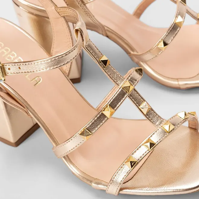 Sandália Gabriela Salto Grosso Tiras Detalhe Tachas Dourado