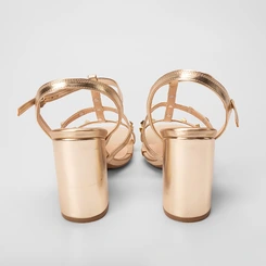 Sandália Gabriela Salto Grosso Tiras Detalhe Tachas Dourado