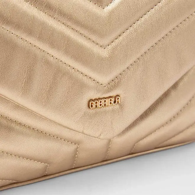 Bolsa Transversal Gabriela Média Matelassê Metalizada Ouro