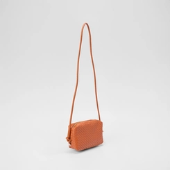 Bolsa Transversal Penélope Tressê Detalhe Alça Nó Caramelo