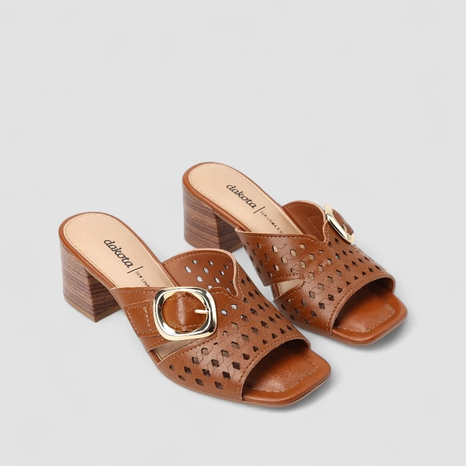 Tamanco Feminino Dakota Perfuros Fivela Metalizada Caramelo