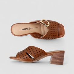 Tamanco Feminino Dakota Perfuros Fivela Metalizada Caramelo