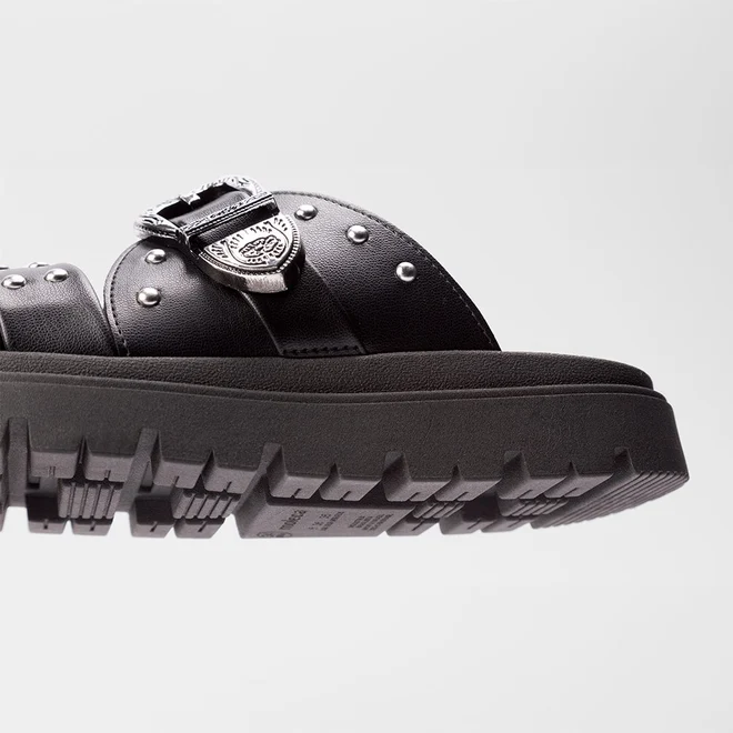 Papete Feminino Moleca Flatform Tratorado Tira Dupla Fivela Rebites Preto