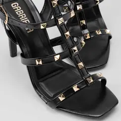 Sandália Gabriela Salto Fino Tachas Douradas Preto