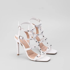 Sandália Gabriela Salto Fino Tachas Branco